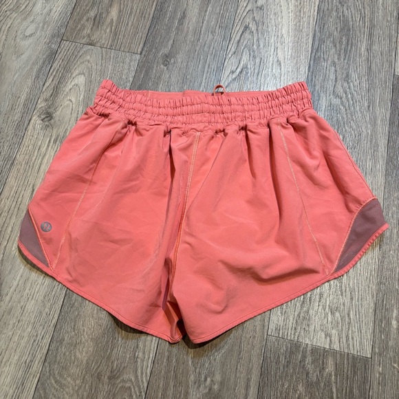 Lululemon Hotty Hot High-Rise Lined Short 2.5"
Raspberry Cream - Picture 4 of 6